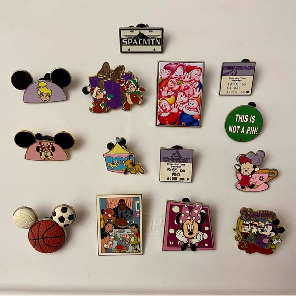 5 Disney Pins for $25 - You choose! - Picture 8 of 8